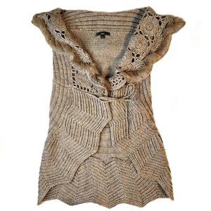 Light brown sleeveless, y2k crochet vest with faux fur!